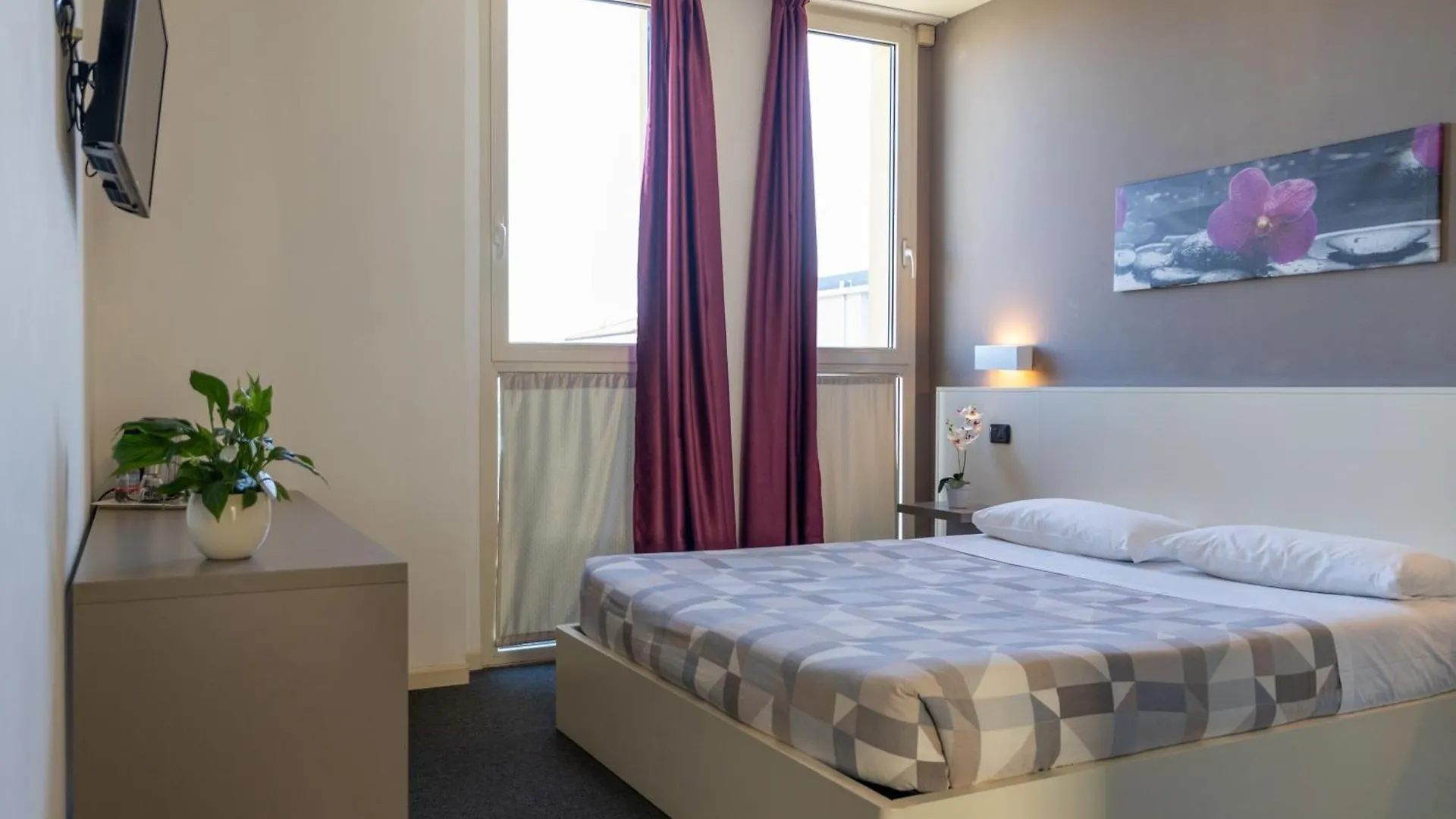 Hotel Giallo Noceto 3*,