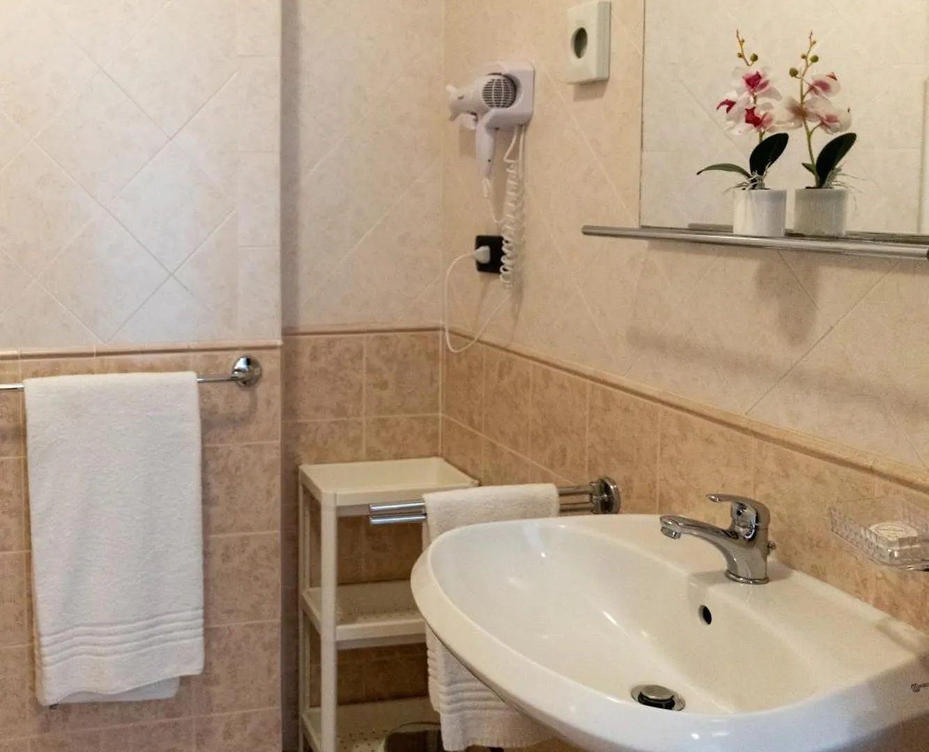 Hotel Giallo Noceto 3*,  Italia